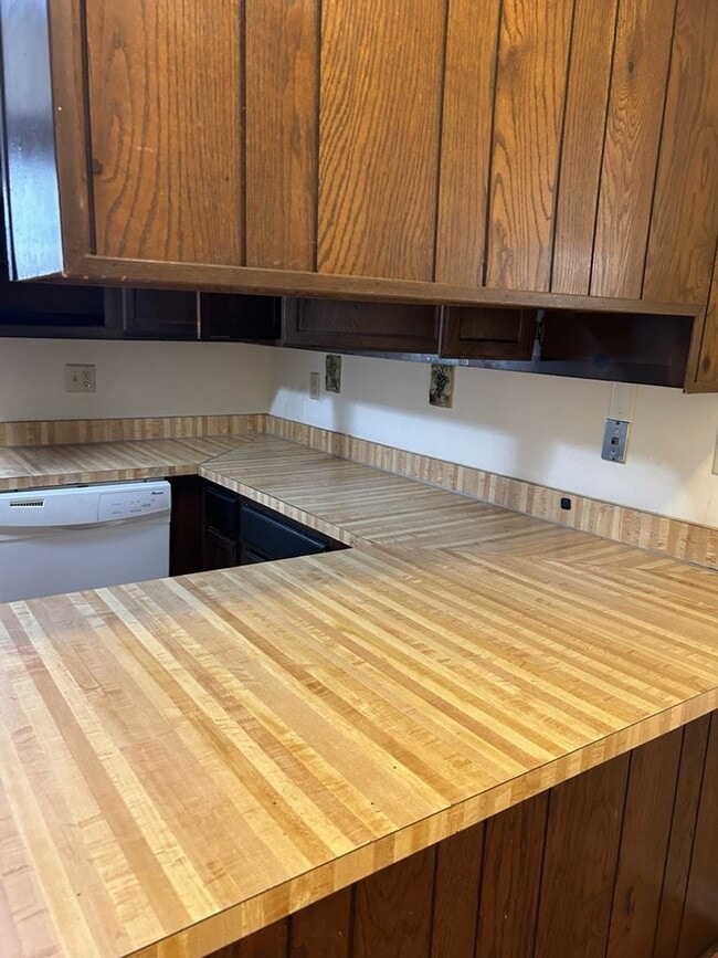 Building Photo - COMING SOON! Cozy 3BR 2.5BA Home w/ 2-Car Garage in Lithonia