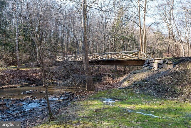Building Photo - 171 Tabor Rd
