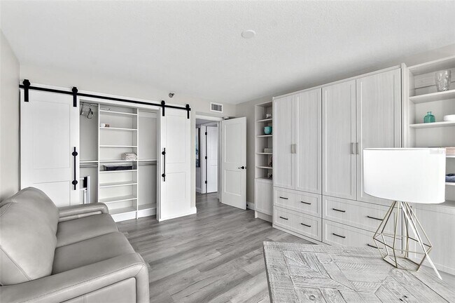 Building Photo - 1601 N Central Ave