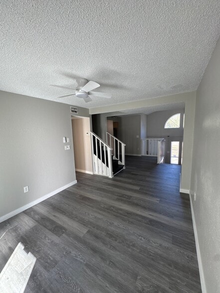 Building Photo - 7023 Oakwood Dr