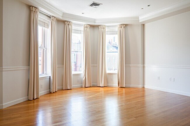 Building Photo - 15 Marlborough St