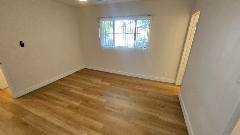 Building Photo - 638 N W Knoll Dr