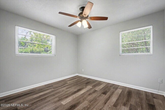 Building Photo - 7010 Arques Rd