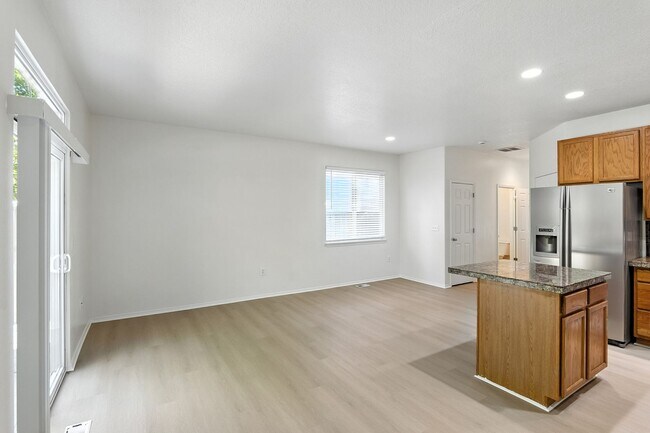 Building Photo - 10911 NE Weidler St