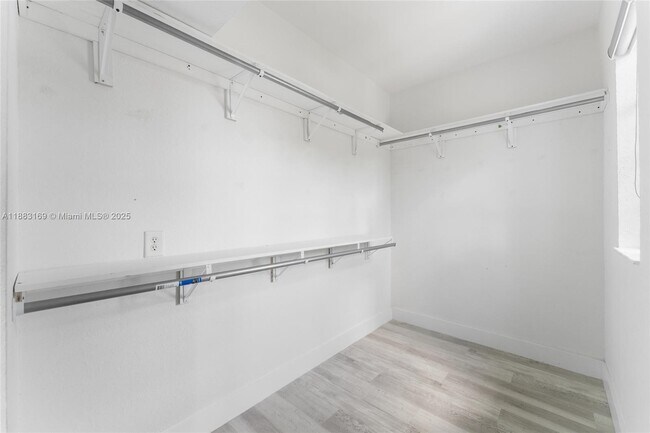 Building Photo - 379 NE 31st Ave