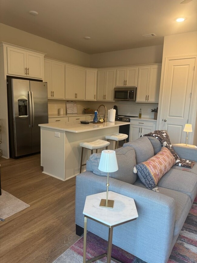 Building Photo - Glenwood Townhomes Unit #103