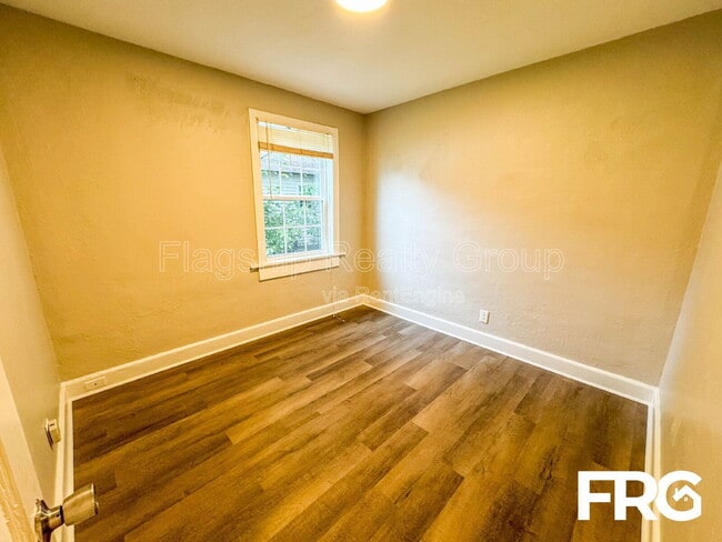 Building Photo - 804 Bancroft Ave