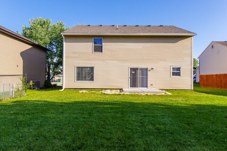 Building Photo - 304 E Pine Ridge Dr