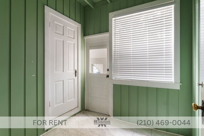Building Photo - Historic Monte Vista 1-Bedroom | Hardwood Floors | Private Parking | Pets OK