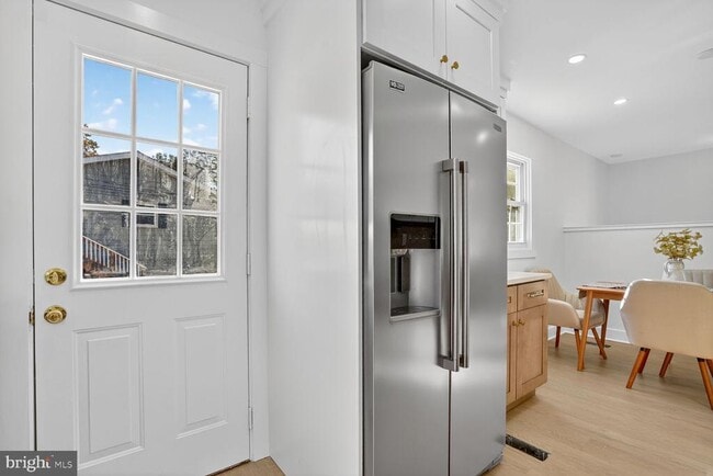 Building Photo - 8915 Sylvania St