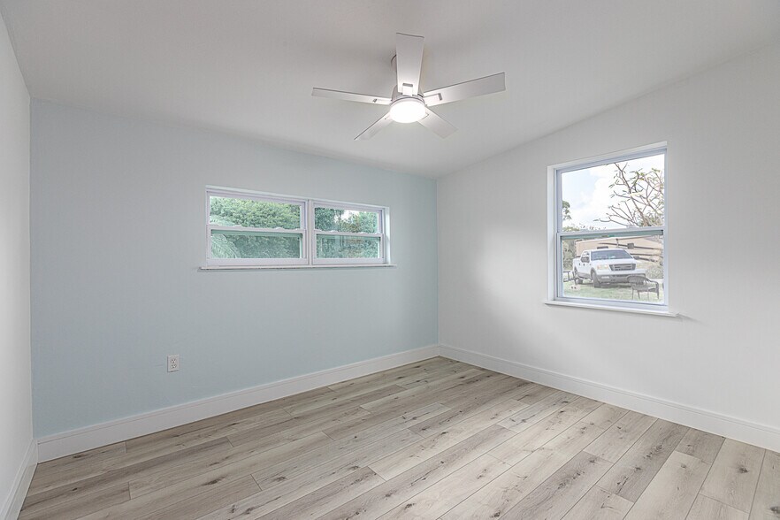 Building Photo - 3208 Pinetree St