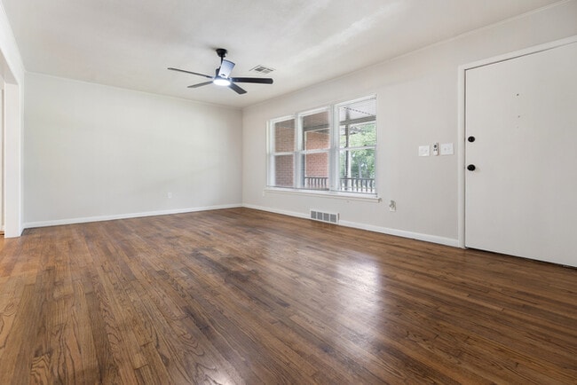 Building Photo - 730 N College St