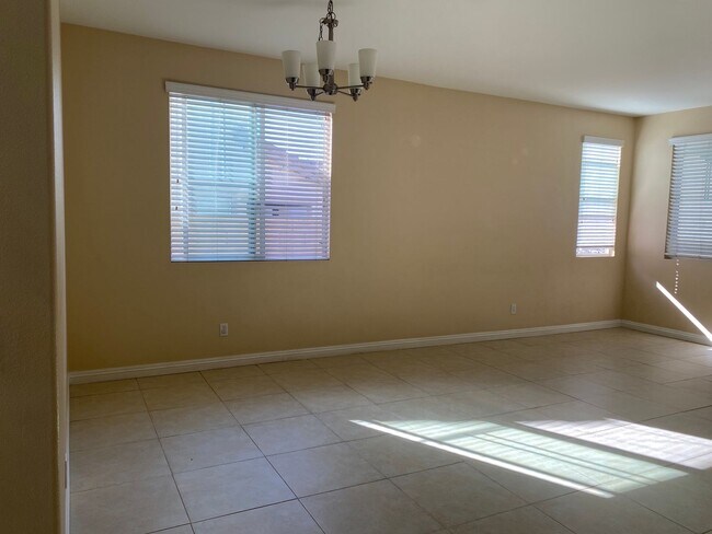 Building Photo - Moreno Valley Executive Home for Lease - Upgraded & Move-in Ready!