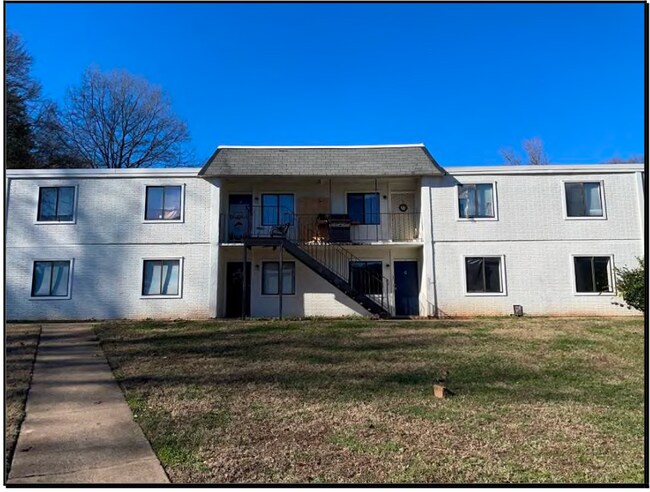 Building Photo - Spacious, affordable two bedroom townhouse just minutes from shopping and dining in Gastonia!