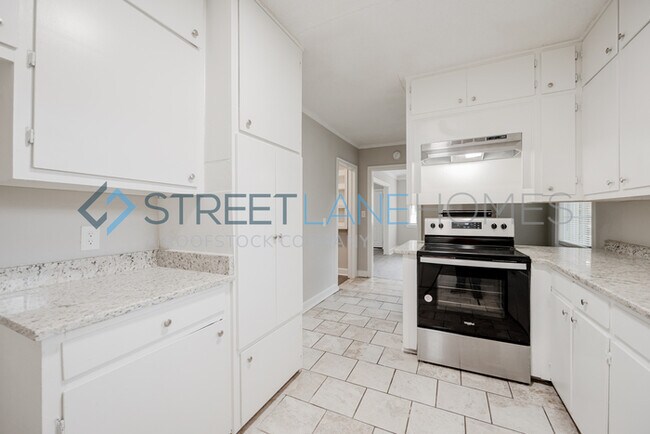 Building Photo - Charming 4 Bedroom in Columbus!