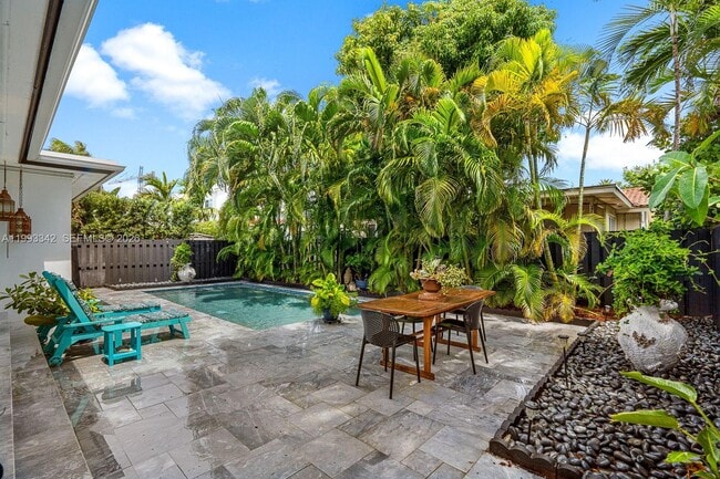 Building Photo - 9517 Bay Dr