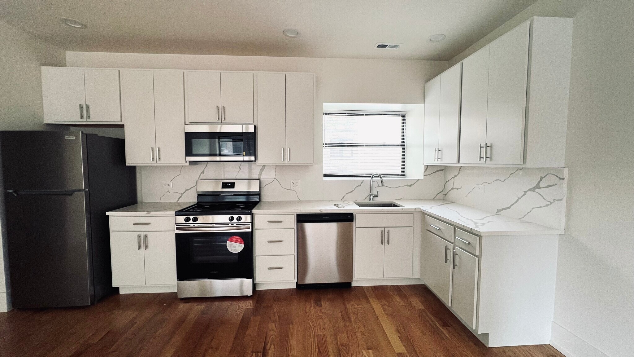 Building Photo - 652 W Gordon Ter