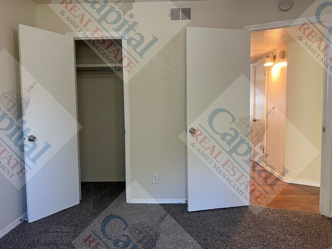 Building Photo - Charming 2 Bedroom Close to Campus