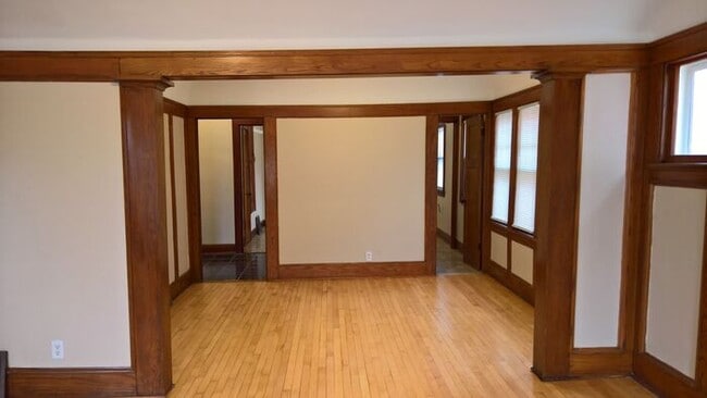 Building Photo - Remodeled Spacious Two Bedroom Lower Duplex!