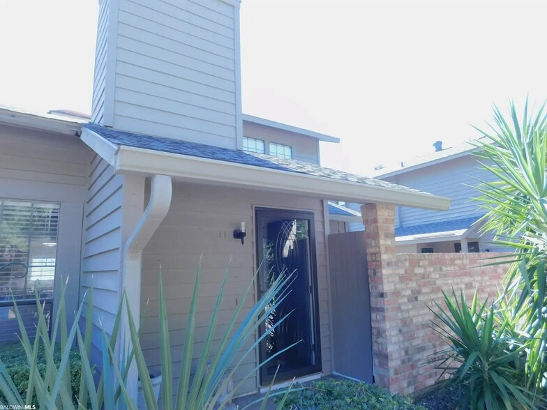 Building Photo - 389 Clubhouse