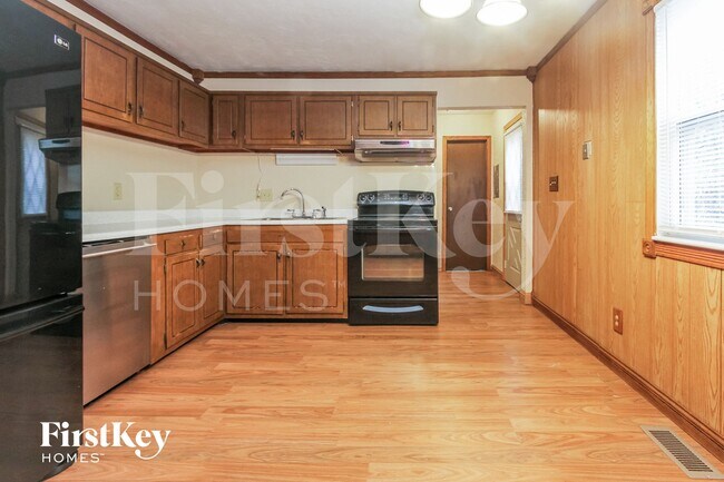 Building Photo - 1426 Moores Manor