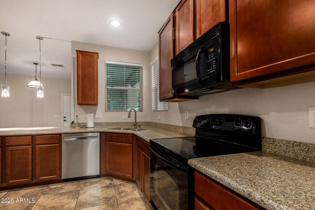 Building Photo - 955 S Henry Ln