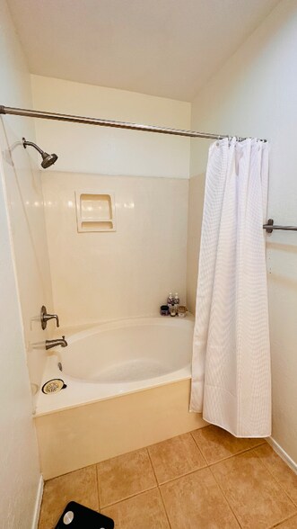 Building Photo - 10655 N 9th St