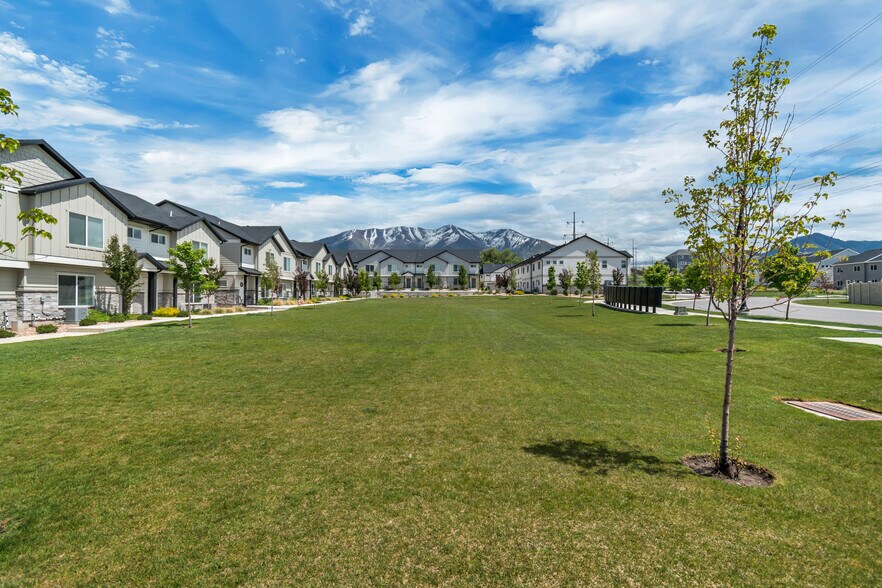 Building Photo - 1593 N 1870 E