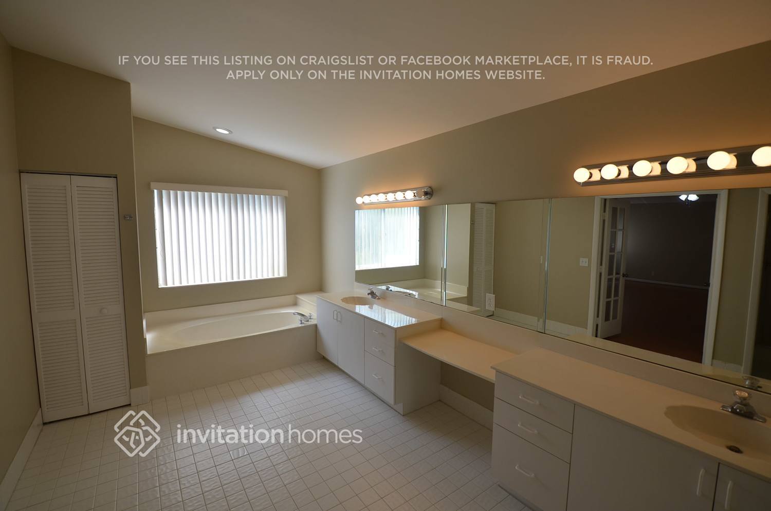 Building Photo - 10444 Sunstream Ln