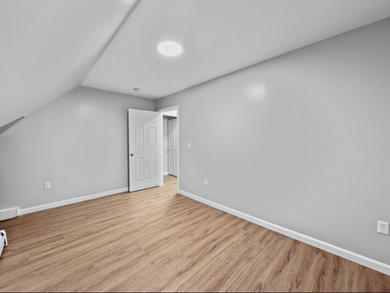 Building Photo - 931-933-933 Essex St
