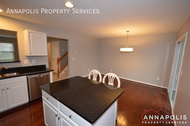 Building Photo - 546 Francis Nicholson Way