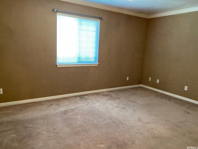 Building Photo - 1648 Talon Dr