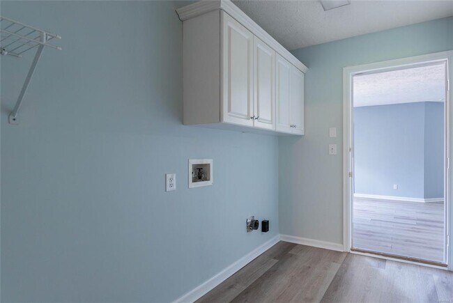 Building Photo - 9300 Greythorne Way