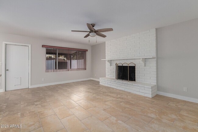 Building Photo - 1835 E Yale Dr