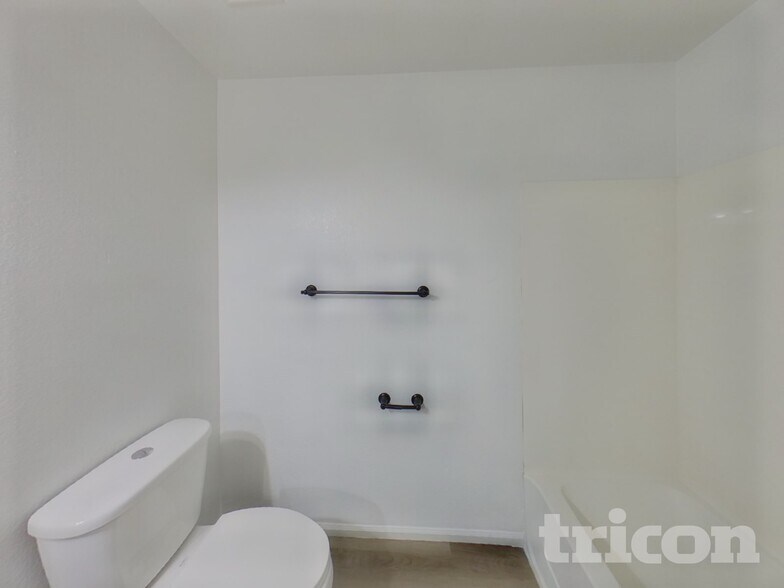 Building Photo - 22671 Scott Dr