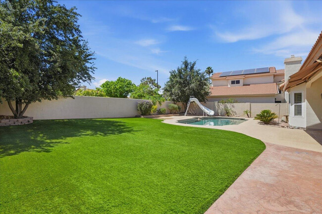 Building Photo - 2207 E Tahitian Way