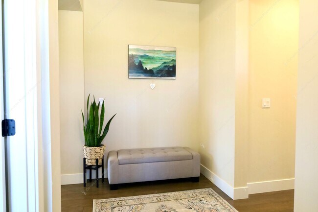 Building Photo - **Unfurnished** Single-level 3 BR-2BA  Home with Mountain Views
