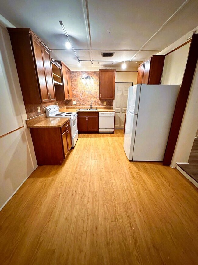 Building Photo - 1007 Flamingo Dr