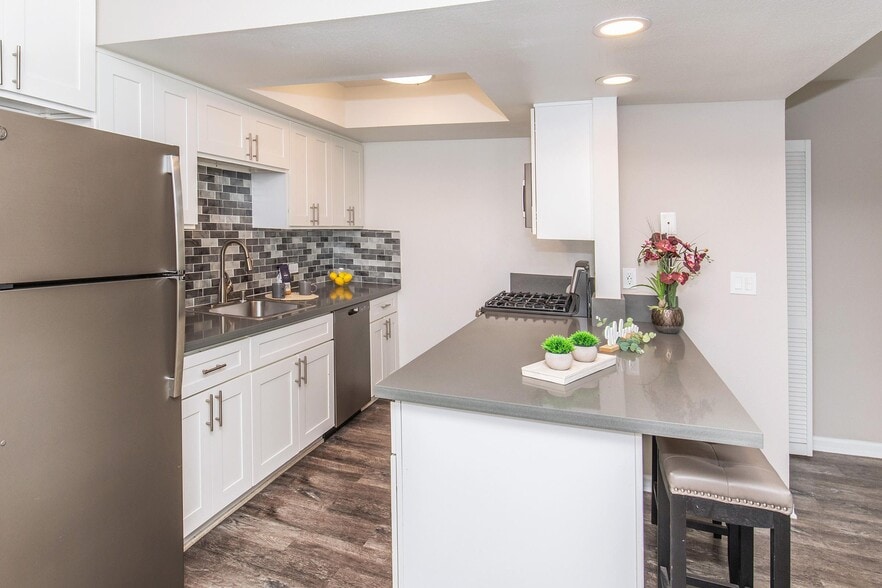 Building Photo - Enclave at Town Square