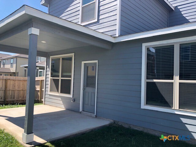 Building Photo - 2537 Ayers Dr