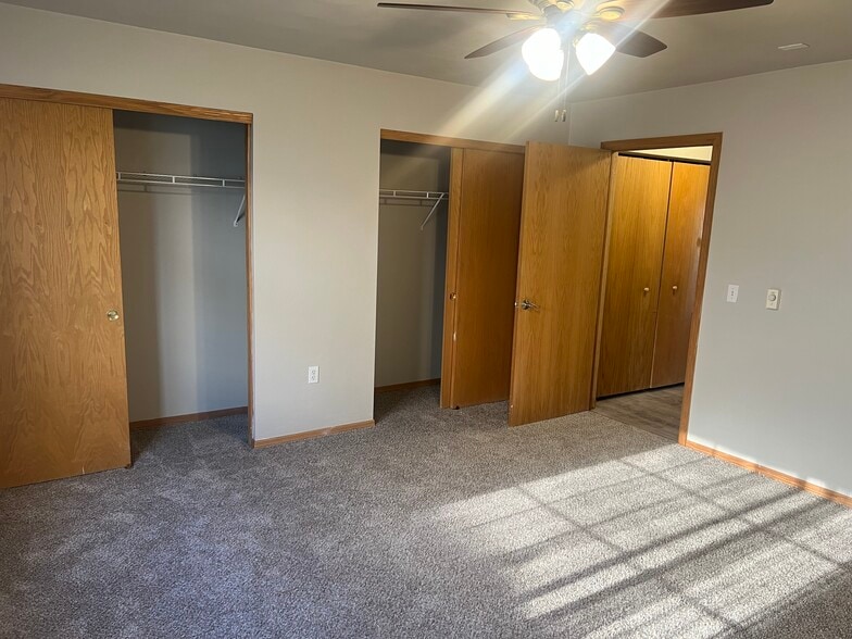 Building Photo - 3216 Midvale Dr