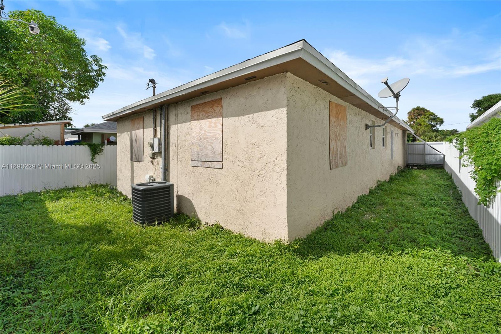 Building Photo - 1032 18th St