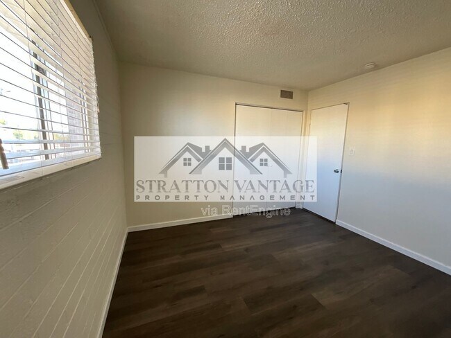 Building Photo - 6936 E 4th St