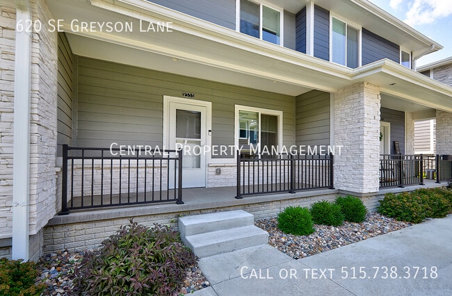 Primary Photo - 620 SE Greyson Ln
