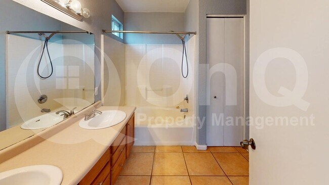 Building Photo - 8972 E Mayberry Dr
