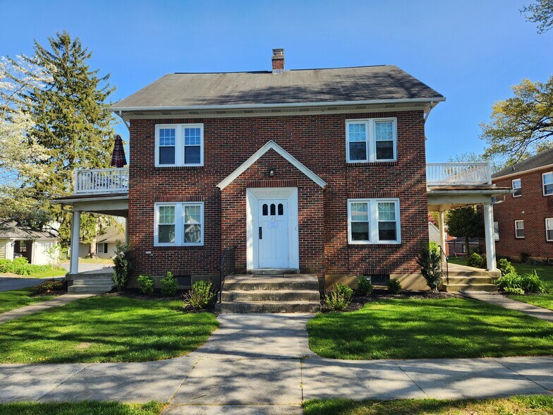 Building Photo - 26 W Areba Ave