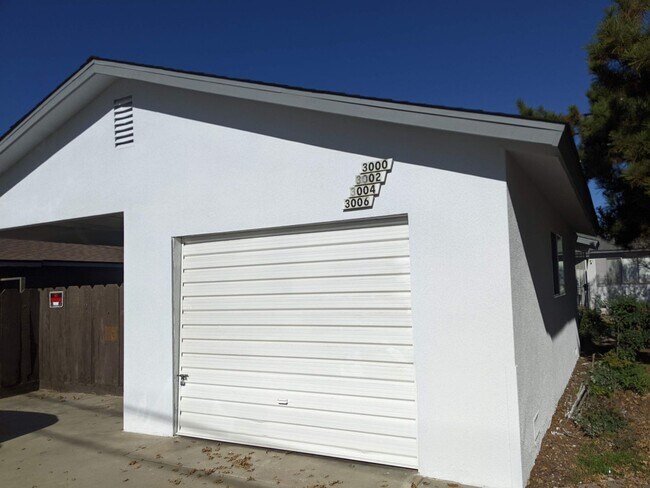 Building Photo - Walnut Quadruplex