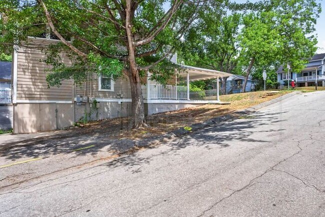 Building Photo - Entire Flat Available in Earlewood