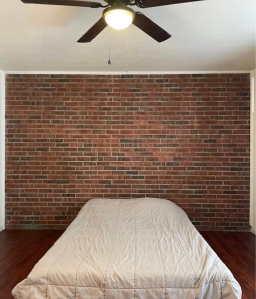 Building Photo - 4732 Belleview Ave
