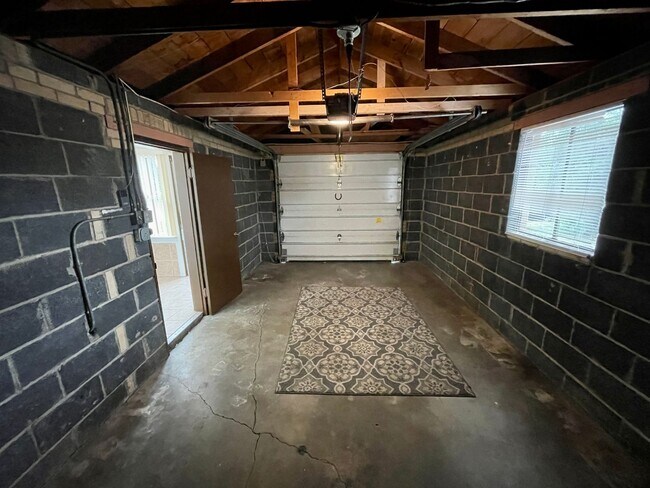 Building Photo - 3 Bed 1 Bath Ranch in North Park Hill! (Av...